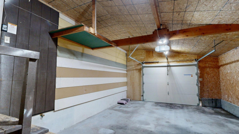 16 Burkholder Drive Midway Lake Cozad, Nebraska 69130, 3 Bedrooms Bedrooms, ,2 BathroomsBathrooms,Residential,For Sale,16 Burkholder Drive Midway Lake,20251006