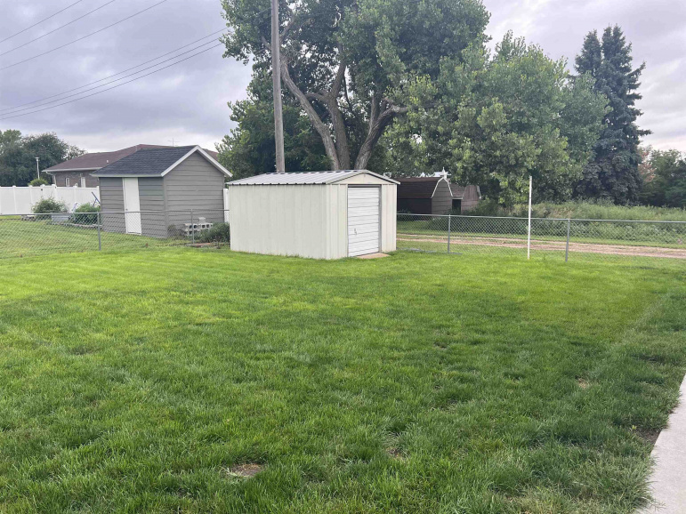 502 W Hendricks Street Eustis, Nebraska 69028, 3 Bedrooms Bedrooms, ,2 BathroomsBathrooms,Residential,For Sale,502 W Hendricks Street,20251017