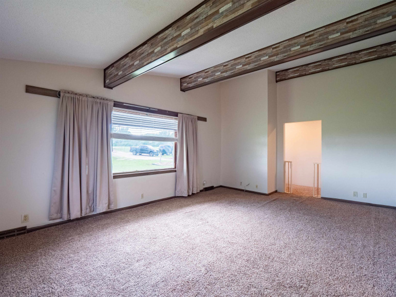 215 Hwy 10 Gibbon, Nebraska 68840, 3 Bedrooms Bedrooms, ,2 BathroomsBathrooms,Residential,For Sale,215 Hwy 10,20250952