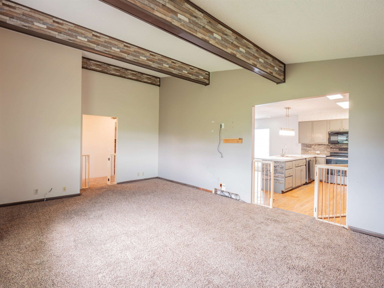 215 Hwy 10 Gibbon, Nebraska 68840, 3 Bedrooms Bedrooms, ,2 BathroomsBathrooms,Residential,For Sale,215 Hwy 10,20250952