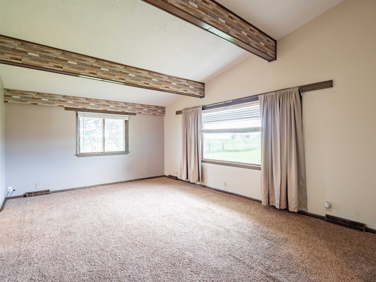 215 Hwy 10 Gibbon, Nebraska 68840, 3 Bedrooms Bedrooms, ,2 BathroomsBathrooms,Residential,For Sale,215 Hwy 10,20250952