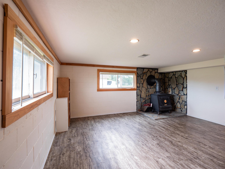 215 Hwy 10 Gibbon, Nebraska 68840, 3 Bedrooms Bedrooms, ,2 BathroomsBathrooms,Residential,For Sale,215 Hwy 10,20250952