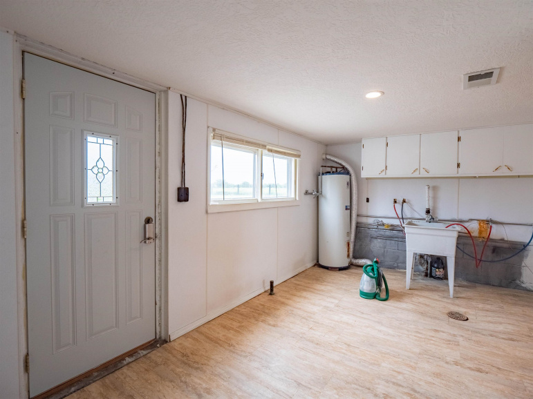 215 Hwy 10 Gibbon, Nebraska 68840, 3 Bedrooms Bedrooms, ,2 BathroomsBathrooms,Residential,For Sale,215 Hwy 10,20250952