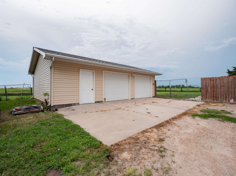 215 Hwy 10 Gibbon, Nebraska 68840, 3 Bedrooms Bedrooms, ,2 BathroomsBathrooms,Residential,For Sale,215 Hwy 10,20250952