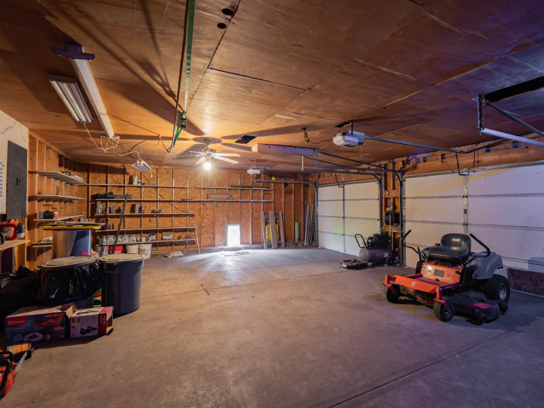 215 Hwy 10 Gibbon, Nebraska 68840, 3 Bedrooms Bedrooms, ,2 BathroomsBathrooms,Residential,For Sale,215 Hwy 10,20250952