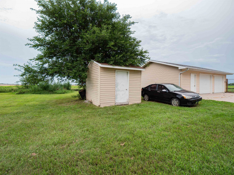 215 Hwy 10 Gibbon, Nebraska 68840, 3 Bedrooms Bedrooms, ,2 BathroomsBathrooms,Residential,For Sale,215 Hwy 10,20250952