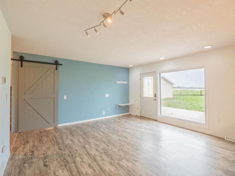 215 Hwy 10 Gibbon, Nebraska 68840, 3 Bedrooms Bedrooms, ,2 BathroomsBathrooms,Residential,For Sale,215 Hwy 10,20250952
