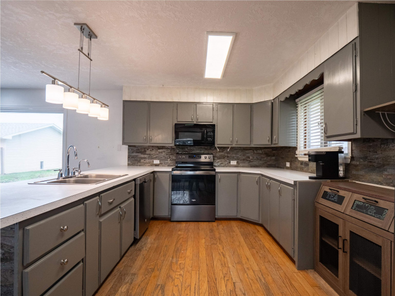 215 Hwy 10 Gibbon, Nebraska 68840, 3 Bedrooms Bedrooms, ,2 BathroomsBathrooms,Residential,For Sale,215 Hwy 10,20250952