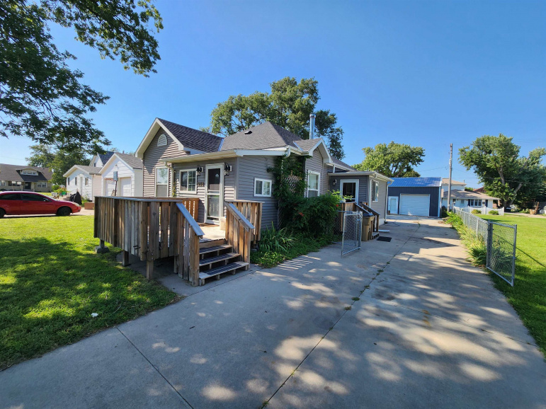 408 W 10th Street Wood River, Nebraska 68883, 2 Bedrooms Bedrooms, ,1 BathroomBathrooms,Residential,For Sale,408 W 10th Street,20251040