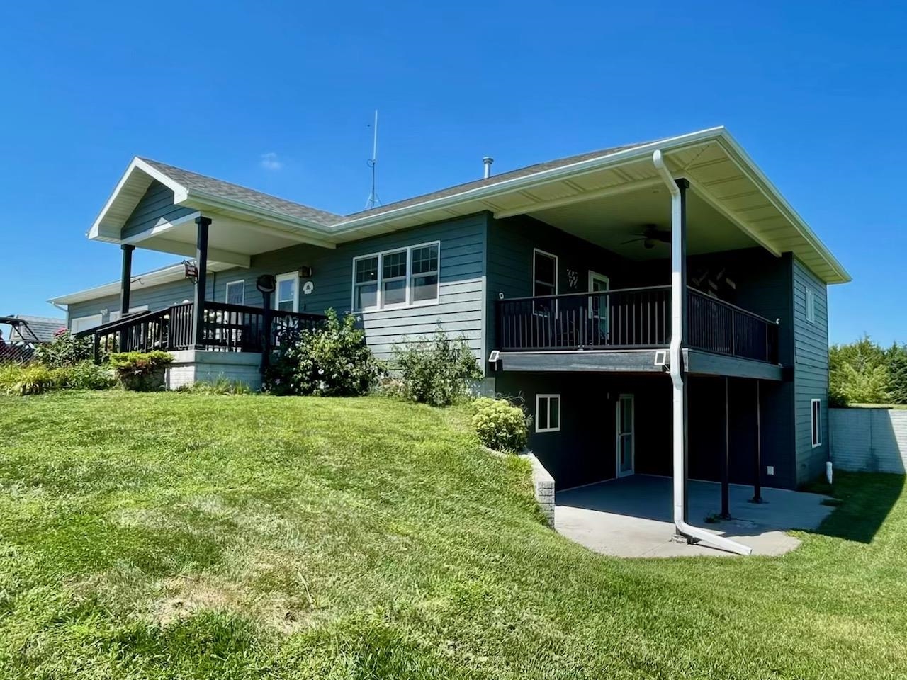 7800 Hidden Hills Road Kearney, Nebraska 68845-8341, 4 Bedrooms Bedrooms, ,3 BathroomsBathrooms,Residential,For Sale,7800 Hidden Hills Road,20251039
