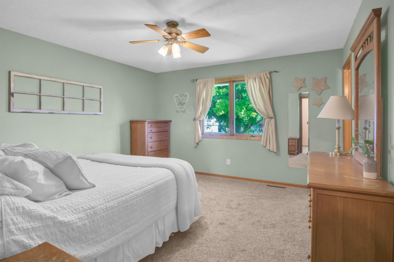 1716 E 43rd Street Place Kearney, Nebraska 68847, 5 Bedrooms Bedrooms, ,3 BathroomsBathrooms,Residential,For Sale,1716 E 43rd Street Place,20250971