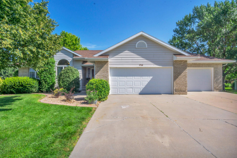 1716 E 43rd Street Place Kearney, Nebraska 68847, 5 Bedrooms Bedrooms, ,3 BathroomsBathrooms,Residential,For Sale,1716 E 43rd Street Place,20250971