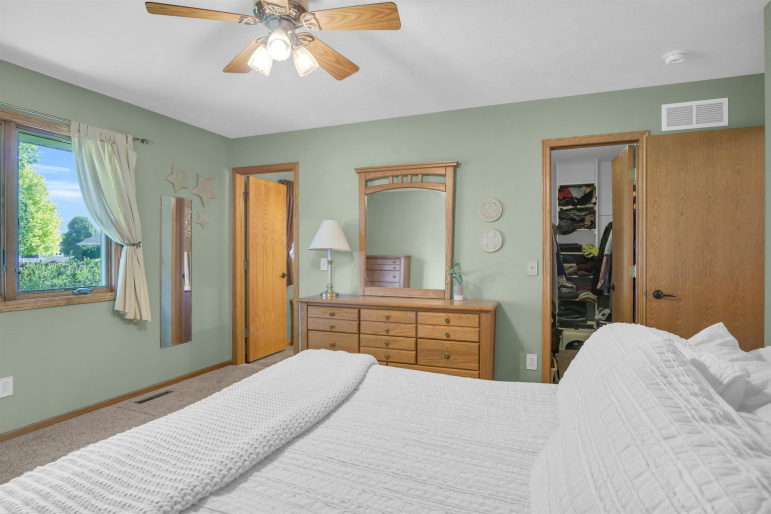 1716 E 43rd Street Place Kearney, Nebraska 68847, 5 Bedrooms Bedrooms, ,3 BathroomsBathrooms,Residential,For Sale,1716 E 43rd Street Place,20250971