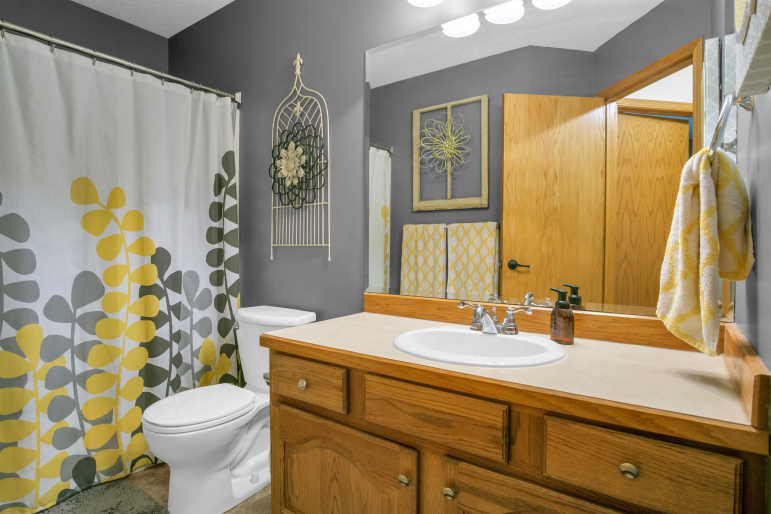 1716 E 43rd Street Place Kearney, Nebraska 68847, 5 Bedrooms Bedrooms, ,3 BathroomsBathrooms,Residential,For Sale,1716 E 43rd Street Place,20250971