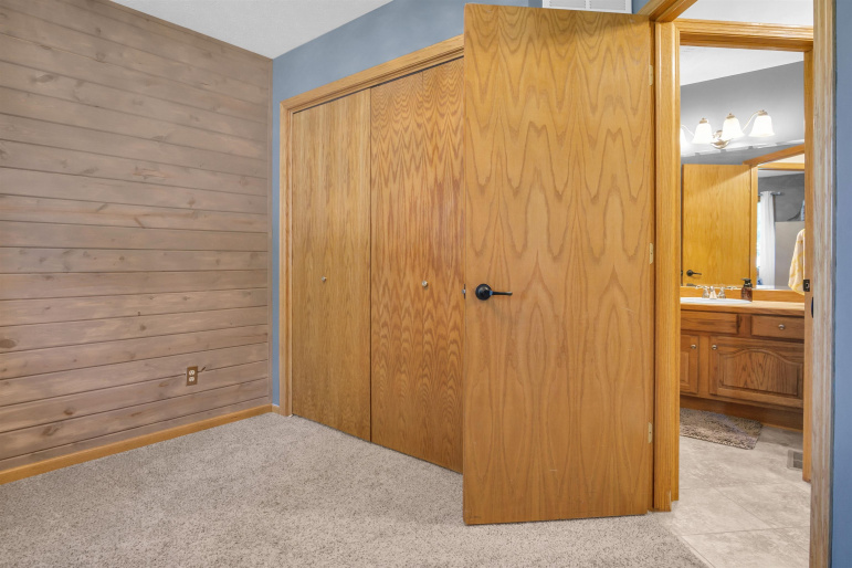 1716 E 43rd Street Place Kearney, Nebraska 68847, 5 Bedrooms Bedrooms, ,3 BathroomsBathrooms,Residential,For Sale,1716 E 43rd Street Place,20250971