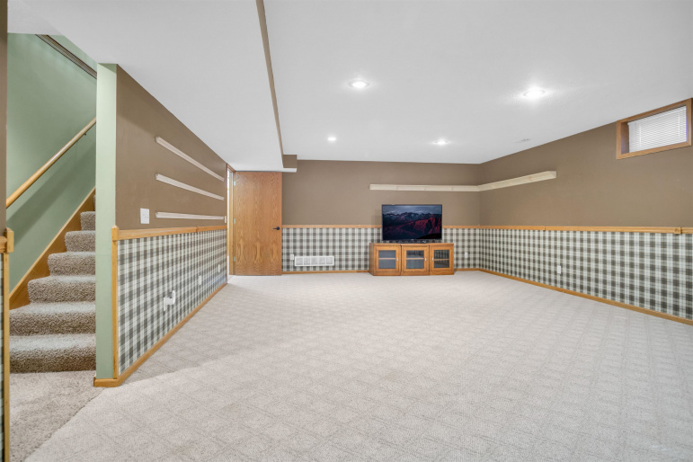 1716 E 43rd Street Place Kearney, Nebraska 68847, 5 Bedrooms Bedrooms, ,3 BathroomsBathrooms,Residential,For Sale,1716 E 43rd Street Place,20250971