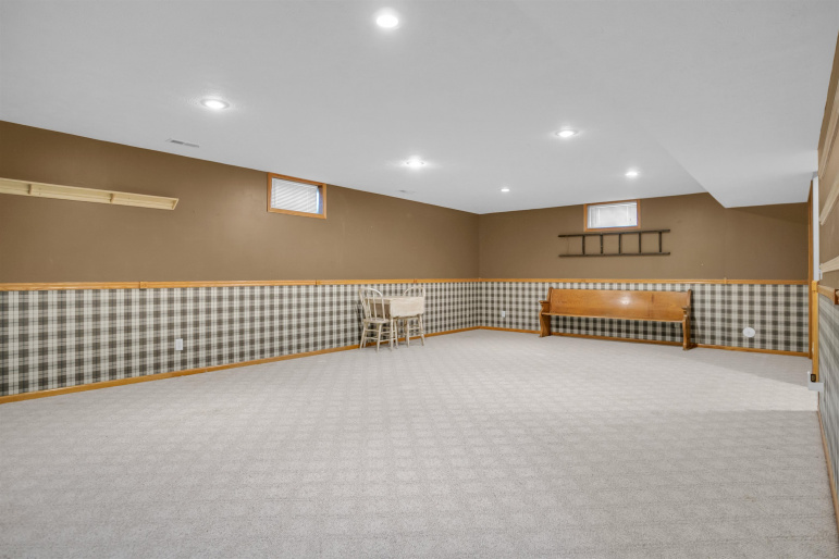 1716 E 43rd Street Place Kearney, Nebraska 68847, 5 Bedrooms Bedrooms, ,3 BathroomsBathrooms,Residential,For Sale,1716 E 43rd Street Place,20250971