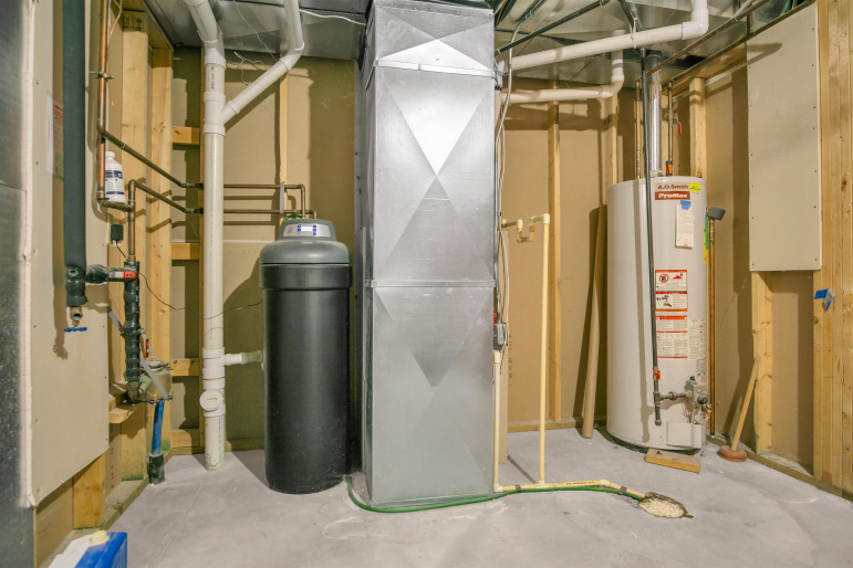 1716 E 43rd Street Place Kearney, Nebraska 68847, 5 Bedrooms Bedrooms, ,3 BathroomsBathrooms,Residential,For Sale,1716 E 43rd Street Place,20250971