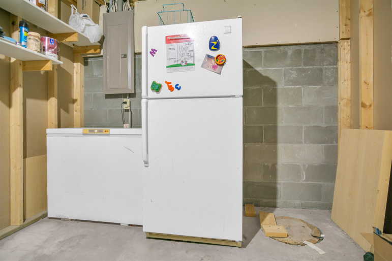 1716 E 43rd Street Place Kearney, Nebraska 68847, 5 Bedrooms Bedrooms, ,3 BathroomsBathrooms,Residential,For Sale,1716 E 43rd Street Place,20250971