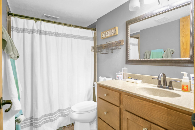 1716 E 43rd Street Place Kearney, Nebraska 68847, 5 Bedrooms Bedrooms, ,3 BathroomsBathrooms,Residential,For Sale,1716 E 43rd Street Place,20250971