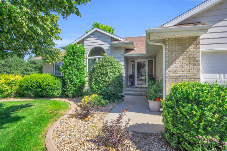 1716 E 43rd Street Place Kearney, Nebraska 68847, 5 Bedrooms Bedrooms, ,3 BathroomsBathrooms,Residential,For Sale,1716 E 43rd Street Place,20250971