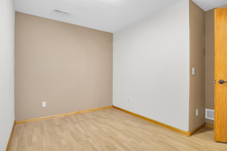 1716 E 43rd Street Place Kearney, Nebraska 68847, 5 Bedrooms Bedrooms, ,3 BathroomsBathrooms,Residential,For Sale,1716 E 43rd Street Place,20250971