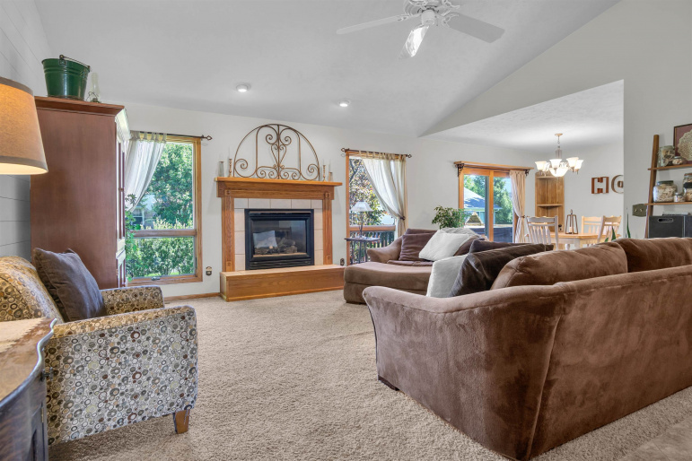 1716 E 43rd Street Place Kearney, Nebraska 68847, 5 Bedrooms Bedrooms, ,3 BathroomsBathrooms,Residential,For Sale,1716 E 43rd Street Place,20250971