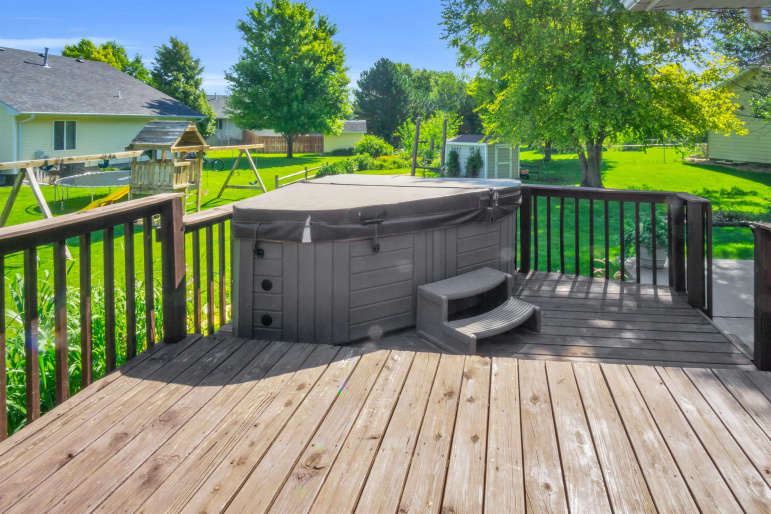 1716 E 43rd Street Place Kearney, Nebraska 68847, 5 Bedrooms Bedrooms, ,3 BathroomsBathrooms,Residential,For Sale,1716 E 43rd Street Place,20250971