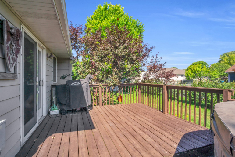 1716 E 43rd Street Place Kearney, Nebraska 68847, 5 Bedrooms Bedrooms, ,3 BathroomsBathrooms,Residential,For Sale,1716 E 43rd Street Place,20250971