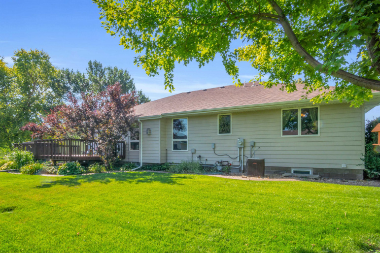 1716 E 43rd Street Place Kearney, Nebraska 68847, 5 Bedrooms Bedrooms, ,3 BathroomsBathrooms,Residential,For Sale,1716 E 43rd Street Place,20250971