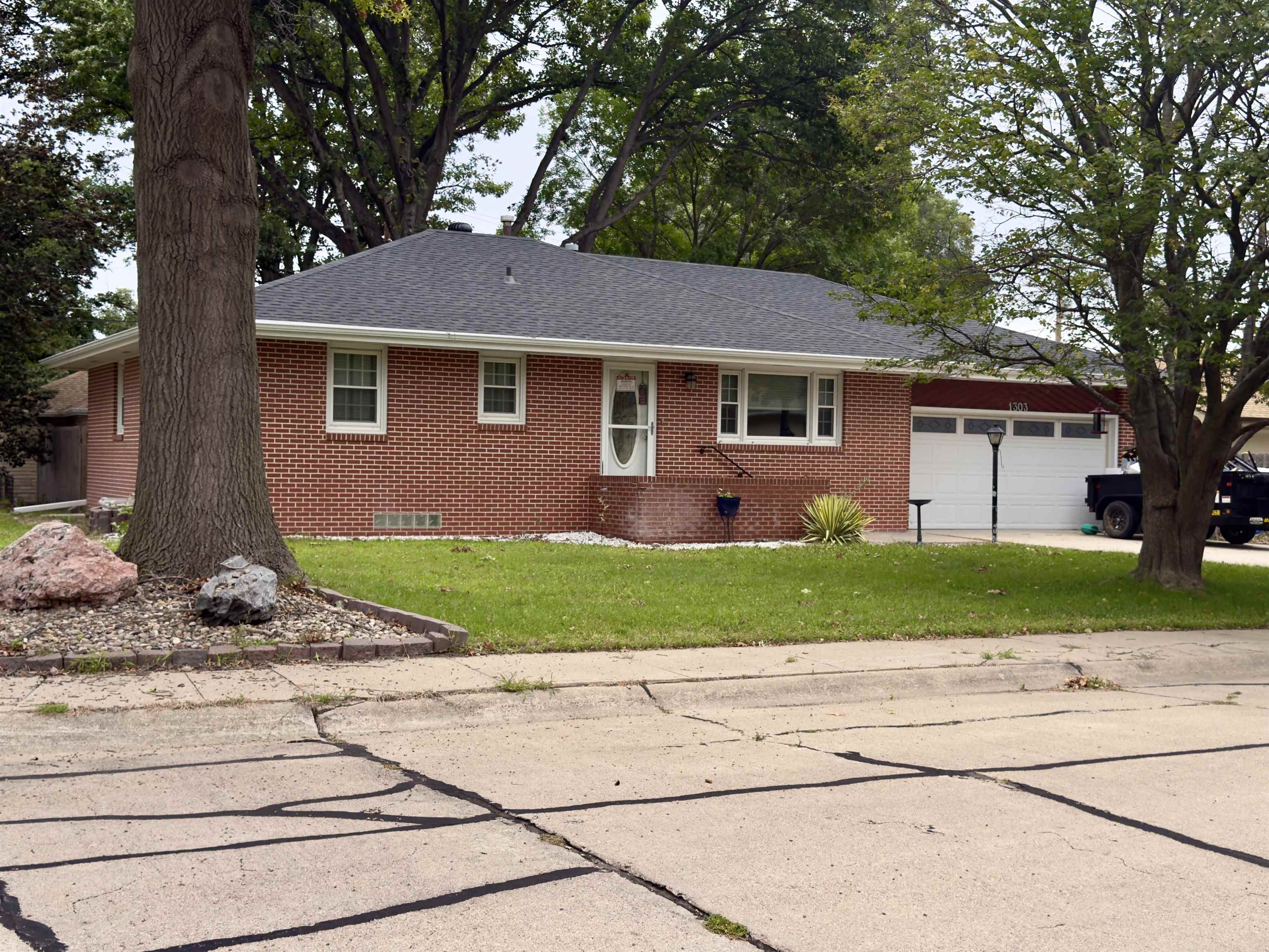 1303 Pleasant Street Hastings, Nebraska 68901, 4 Bedrooms Bedrooms, ,3 BathroomsBathrooms,Residential,For Sale,1303 Pleasant Street,20251170
