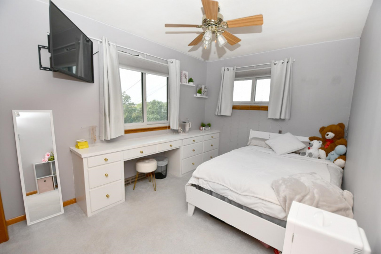 516 W 36th Street Kearney, Nebraska 68845, 5 Bedrooms Bedrooms, ,3 BathroomsBathrooms,Residential,For Sale,516 W 36th Street,20251171