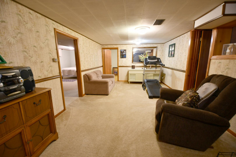 516 W 36th Street Kearney, Nebraska 68845, 5 Bedrooms Bedrooms, ,3 BathroomsBathrooms,Residential,For Sale,516 W 36th Street,20251171