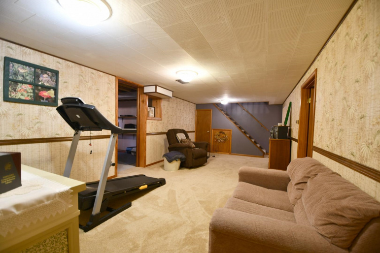 516 W 36th Street Kearney, Nebraska 68845, 5 Bedrooms Bedrooms, ,3 BathroomsBathrooms,Residential,For Sale,516 W 36th Street,20251171