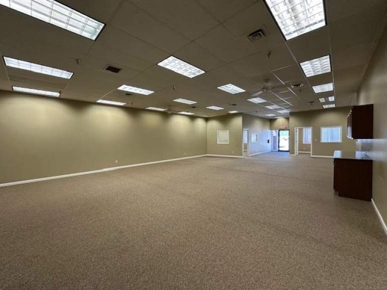 3811 Central Avenue Unit E Kearney, Nebraska 68847, ,Commercial/industrial,For Rent,3811 Central Avenue Unit E,20251188