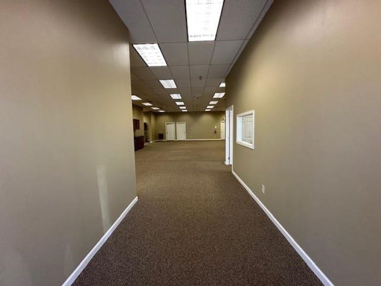 3811 Central Avenue Unit E Kearney, Nebraska 68847, ,Commercial/industrial,For Rent,3811 Central Avenue Unit E,20251188