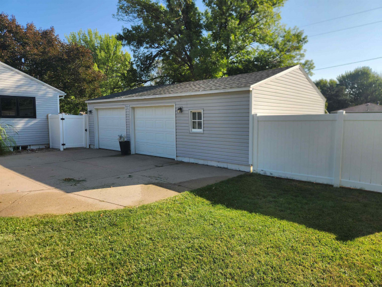 2115 N Sheridan Avenue Grand Island, Nebraska 68803, 2 Bedrooms Bedrooms, ,2 BathroomsBathrooms,Residential,For Sale,2115 N Sheridan Avenue,20251228