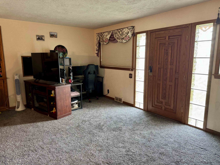 1326 10th Avenue Holdrege, Nebraska 68949, 4 Bedrooms Bedrooms, ,2 BathroomsBathrooms,Residential,For Sale,1326 10th Avenue,20251240