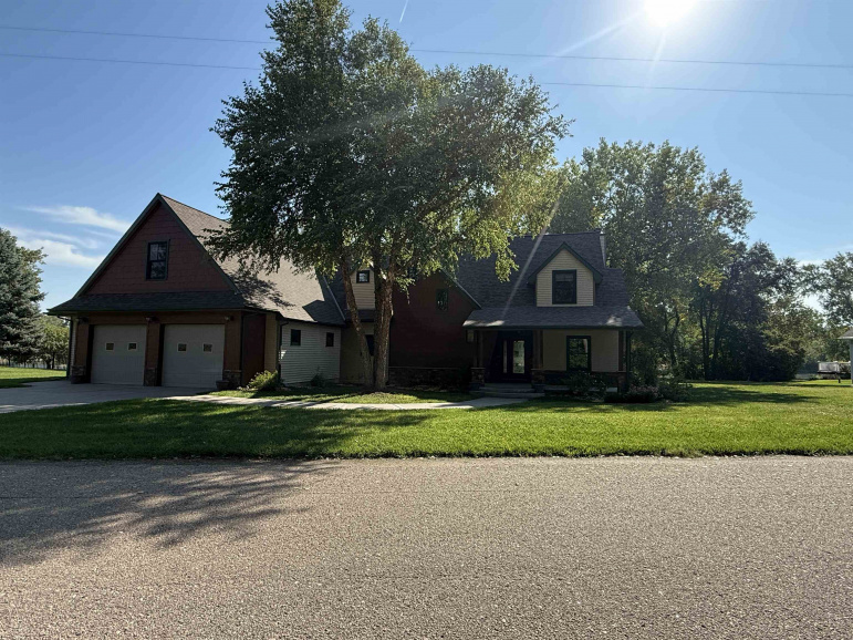 51 Sonja Drive Doniphan, Nebraska 68832, 5 Bedrooms Bedrooms, ,4 BathroomsBathrooms,Residential,For Sale,51 Sonja Drive,20251244