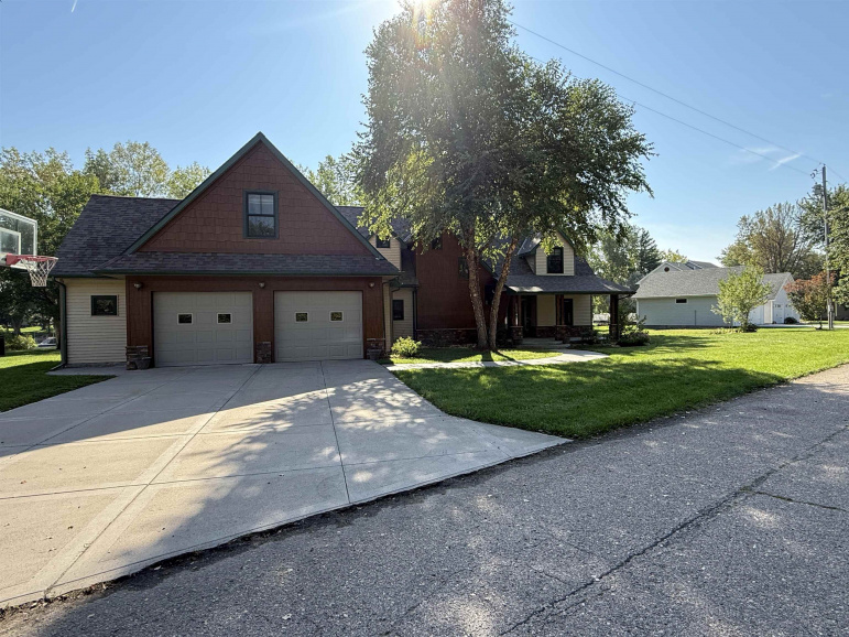 51 Sonja Drive Doniphan, Nebraska 68832, 5 Bedrooms Bedrooms, ,4 BathroomsBathrooms,Residential,For Sale,51 Sonja Drive,20251244