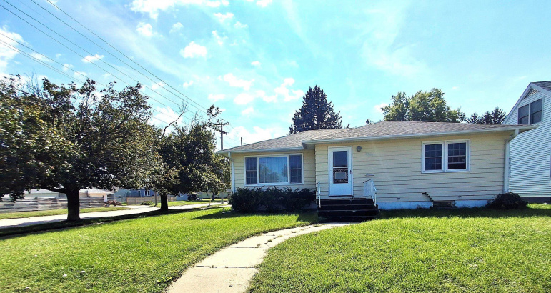 2301 Bateman Street Hastings, Nebraska 68901, 2 Bedrooms Bedrooms, ,2 BathroomsBathrooms,Residential,For Sale,2301 Bateman Street,20251251
