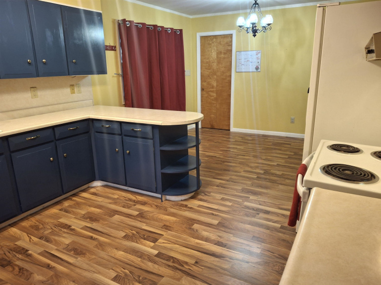 2301 Bateman Street Hastings, Nebraska 68901, 2 Bedrooms Bedrooms, ,2 BathroomsBathrooms,Residential,For Sale,2301 Bateman Street,20251251