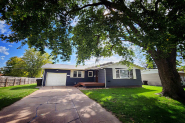 211 E 33rd Street Kearney, Nebraska 68847, 4 Bedrooms Bedrooms, ,2 BathroomsBathrooms,Residential,For Sale,211 E 33rd Street,20251259