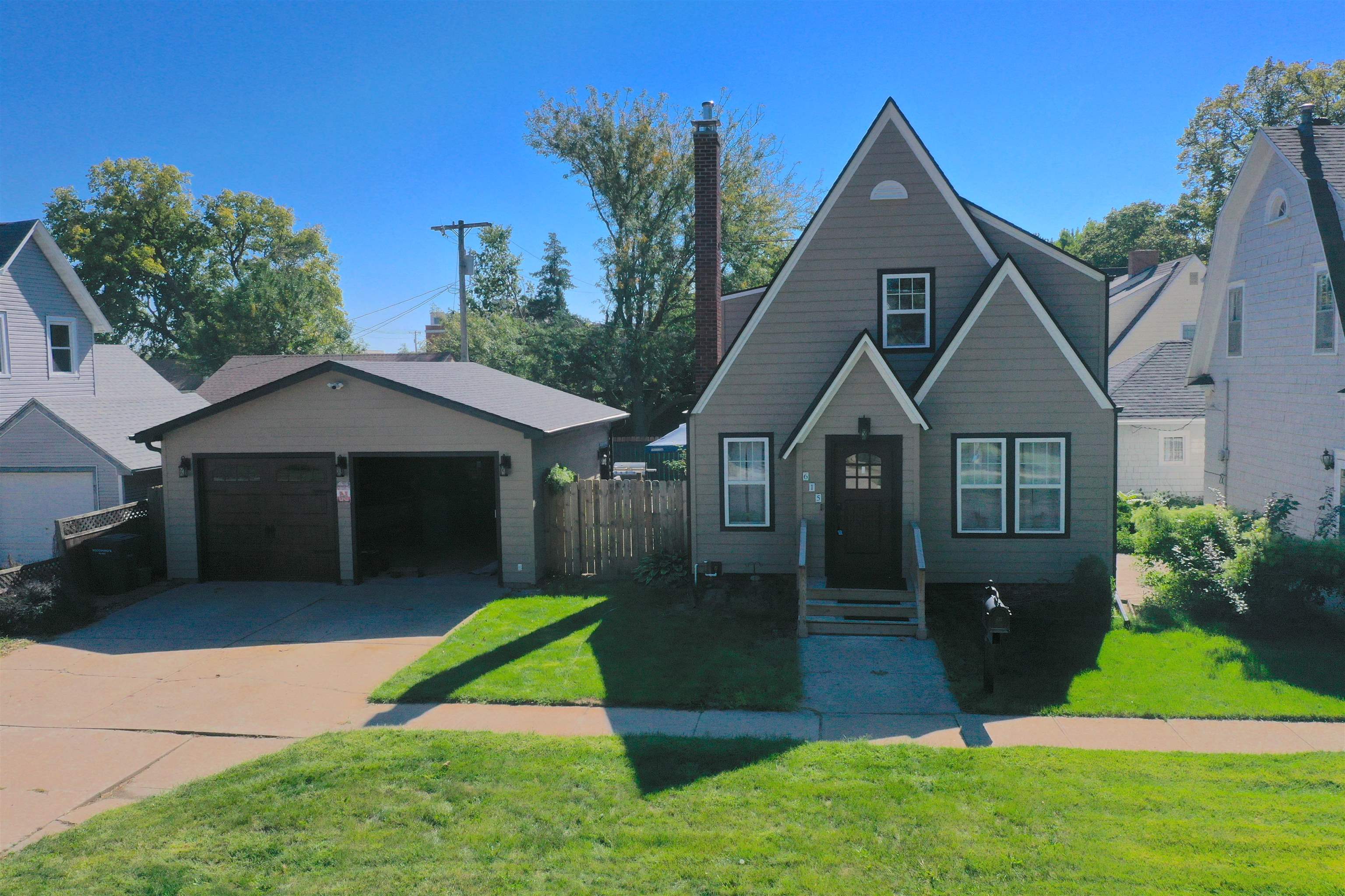 615 W 10th Street Hastings, Nebraska 68901, 3 Bedrooms Bedrooms, ,2 BathroomsBathrooms,Residential,For Sale,615 W 10th Street,20251296