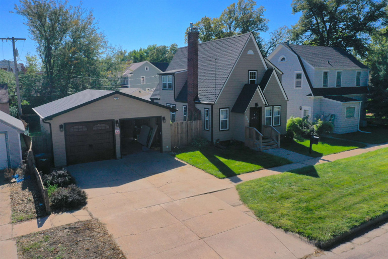 615 W 10th Street Hastings, Nebraska 68901, 3 Bedrooms Bedrooms, ,2 BathroomsBathrooms,Residential,For Sale,615 W 10th Street,20251296