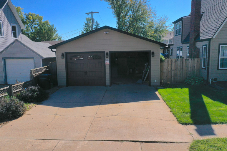 615 W 10th Street Hastings, Nebraska 68901, 3 Bedrooms Bedrooms, ,2 BathroomsBathrooms,Residential,For Sale,615 W 10th Street,20251296
