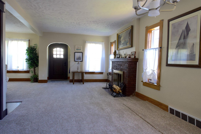 615 W 10th Street Hastings, Nebraska 68901, 3 Bedrooms Bedrooms, ,2 BathroomsBathrooms,Residential,For Sale,615 W 10th Street,20251296