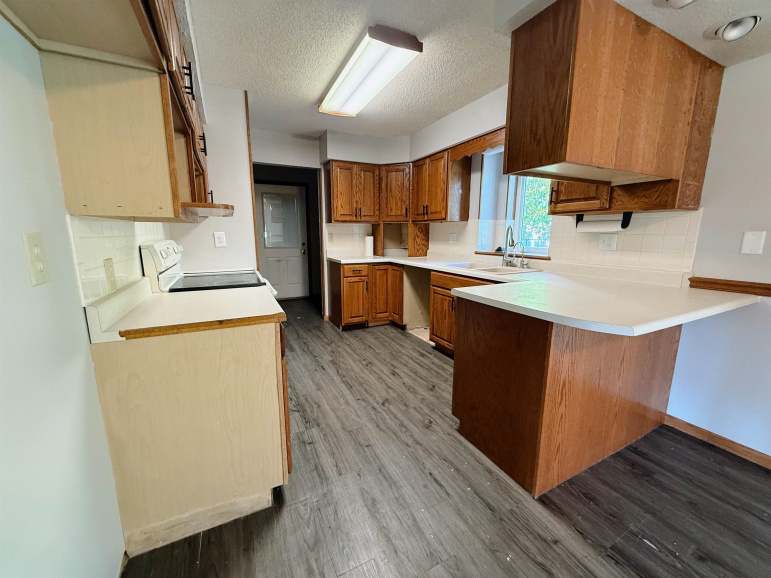 1022 10th Street Gibbon, Nebraska 68840, 6 Bedrooms Bedrooms, ,3 BathroomsBathrooms,Residential,For Sale,1022 10th Street,20251297