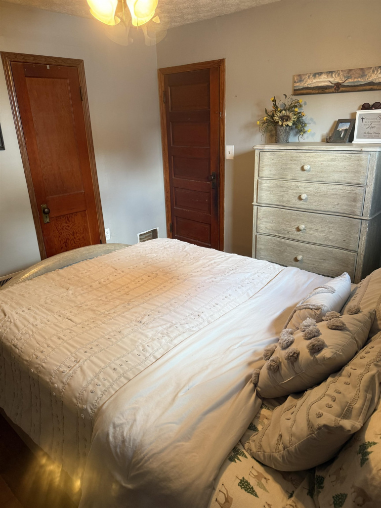 211 N Derby Avenue Giltner, Nebraska 68841, 3 Bedrooms Bedrooms, ,1 BathroomBathrooms,Residential,For Sale,211 N Derby Avenue,20251310