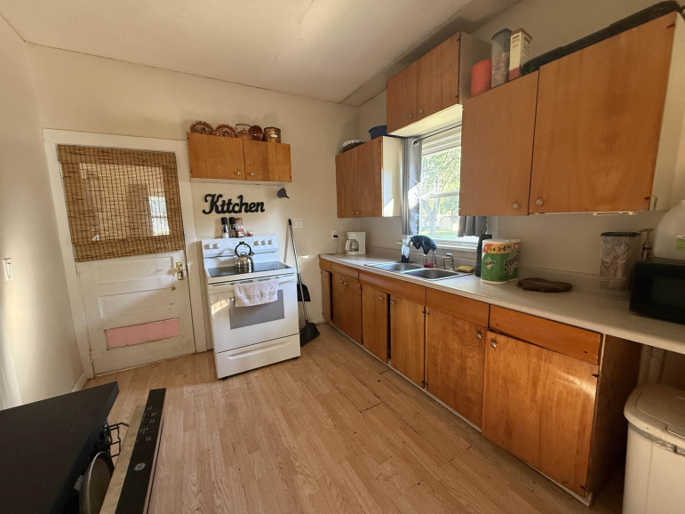 1701 7th Avenue Kearney, Nebraska 68845, 3 Bedrooms Bedrooms, ,2 BathroomsBathrooms,Residential,For Sale,1701 7th Avenue,20251320